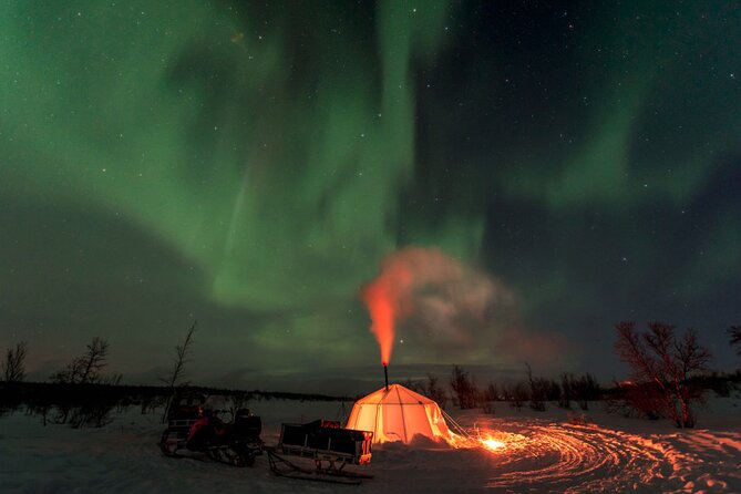 The Ultimate Aurora Photo Adventure - Your photo kit: rented DSLR, tripod, warm layers, and the SD-card reality