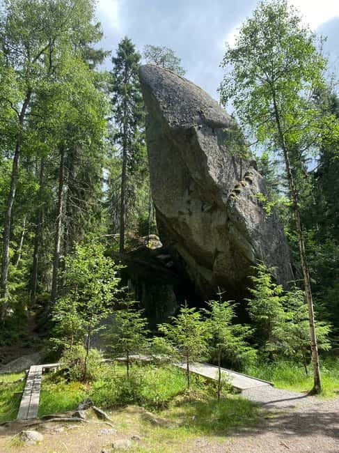 Tiveden: The Legend of Junker Jägare Guided Hike - The 1.5-hour guided hike: wide, paved, and genuinely easy to manage