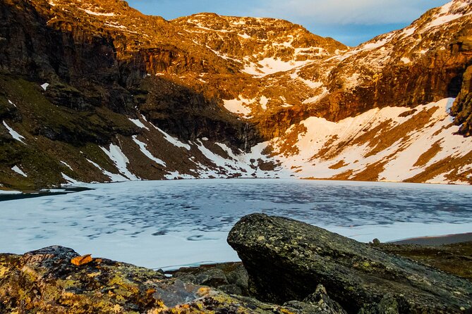 Trollsjön Guided Day Tour - The snowshoe hike and the Kärkevagge valley approach
