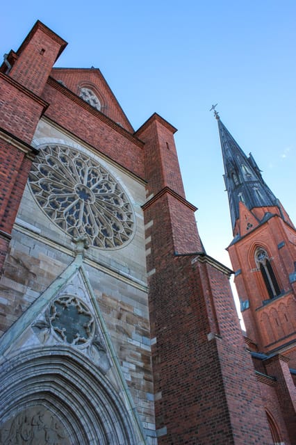 Uppsala: City Highlights and Hidden Gems Walking Tour - A 15-minute market pause and student life along Uppsala’s canals