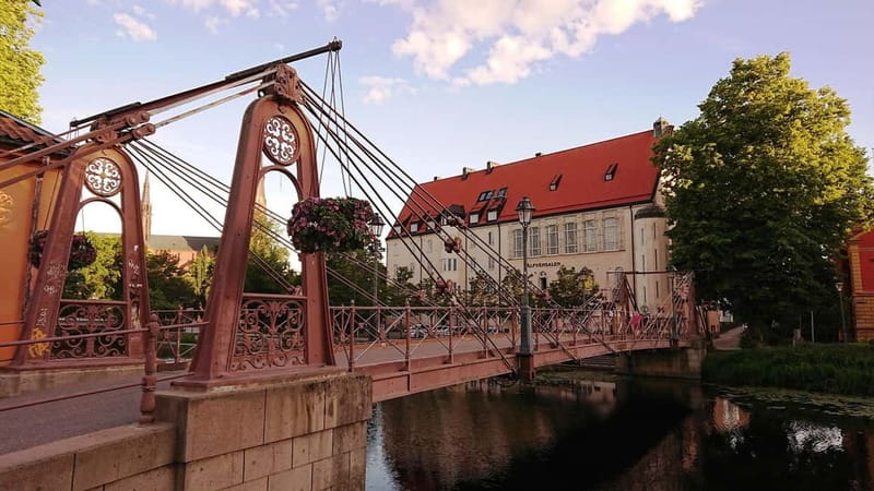 Uppsala Private Guided Walking Tour - Start at Uppsala Castle: a practical launch point