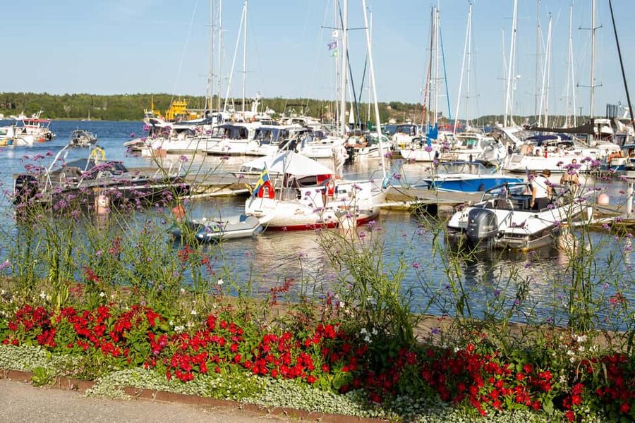 Vaxholm & Stockholm Archipelago: Guided Excursion, Day Trip - Fika time by the sea: main square and a typical Midsummer café