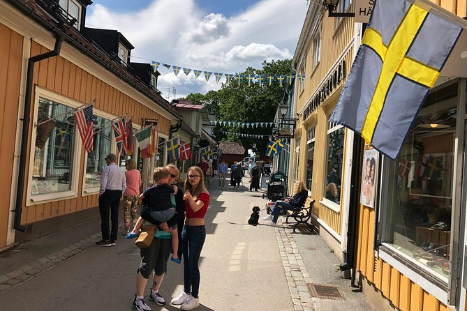 Viking History, Runes & Countryside 9h Tour to Sigtuna & Uppsala - Uppsala sights and castle courtyard photos: universities, medieval layers, and a fast view