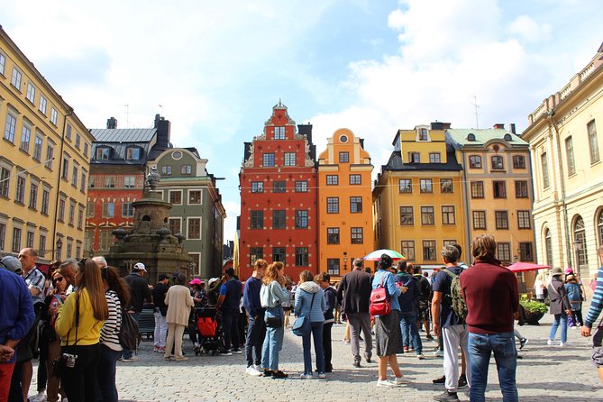 Walking Tour of Stockholm Old Town - Knights Islet and Riddarholmen Church: power on a small stage