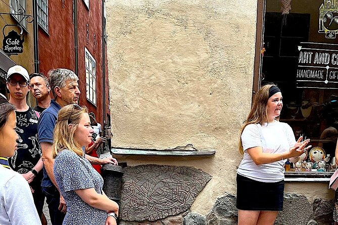 Walking Tour of Stockholm's Old Town, Gamla Stan - Tyska Brunnen: A 17th-Century Well With Old Town Meaning