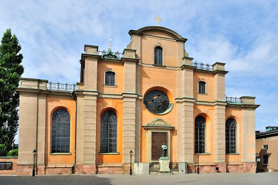 World War II Stockholm Old Town Walking Tour and Army Museum - Monuments that force the WWII and Holocaust connection