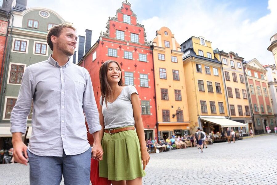 World War II Stockholm Old Town Walking Tour and Army Museum - Meet your guide at Lars Johan Hierta Monument, then get oriented fast